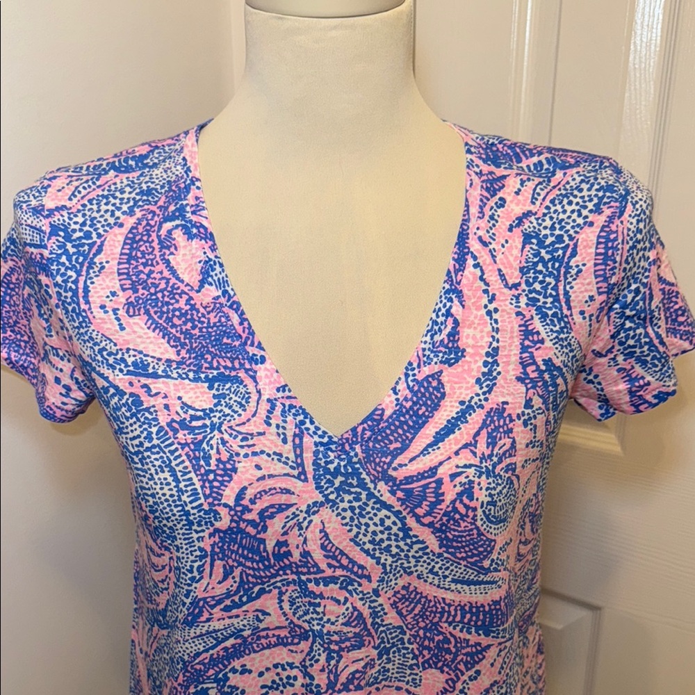Lilly Pulitzer V-Neck Short Sleeve Top in Pink and Blue small